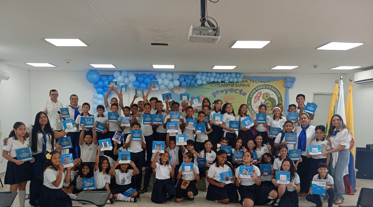 abril917's tweet photo. Los niños y niñas  de la Institución Educativa Técnica Crisanto Luque presentan sus libros de cuento  como producto del CI propio Leer para recordar , escribir para no OLVIDAR, LEO.  Firma de autógrafos.PTAFI 3.0 @viva_angel @SEDBOLIVAR @YamilHAranaP https://t.co/OrA2EVP20h