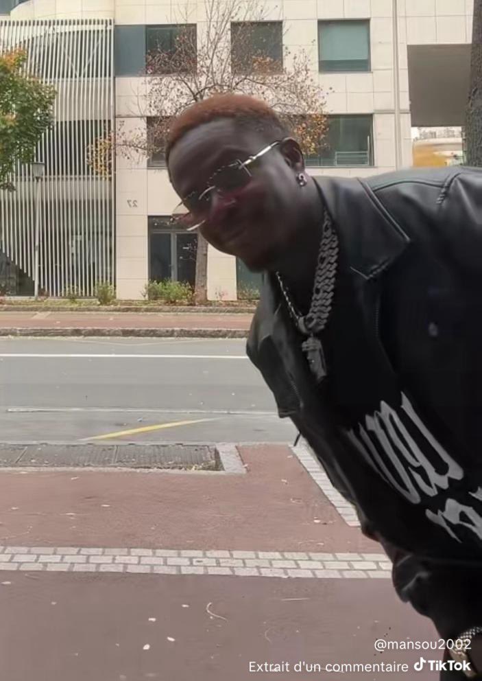 K_ArseneOlivier's tweet image. QUELLE EST LA DIFFÉRENCE ENTRE LES DEUX (CLIP ET VISUEL) 

ET AUSSI APPLIQUER LEUR EXPLICATION POUR DÉMONTRER QUE C’EST UN VISUEL ET NON UN CLIP

OPPOSITION D’ACCORD MAIS NE FAITES PAS FI DE VOTRE COGITO 

MÊME SI VOUS ÊTES DANS LA MANIFESTATION DU FANATISME 

C’EST OUVERT ⚽️