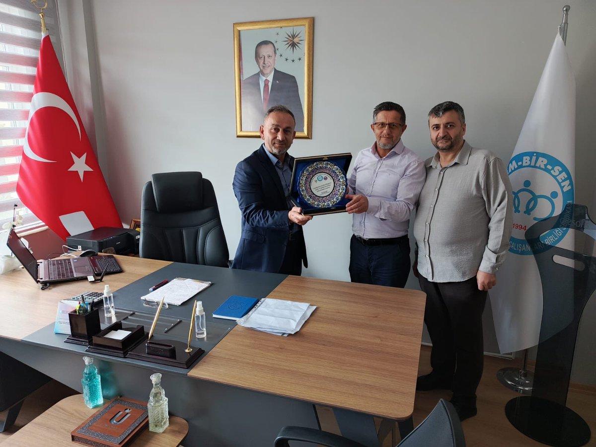 İstanbul 7 nolu şube başkanımız ⁦<a href="/Harun_Kopuz/">Harun KOPUZ</a>⁩ u yeni hizmet bürosunda ziyaret ettik
Birlikte sendikal gündeme  dair değerlendirmelerde bulunduk misafirperverliği için  teşekkür ederiz