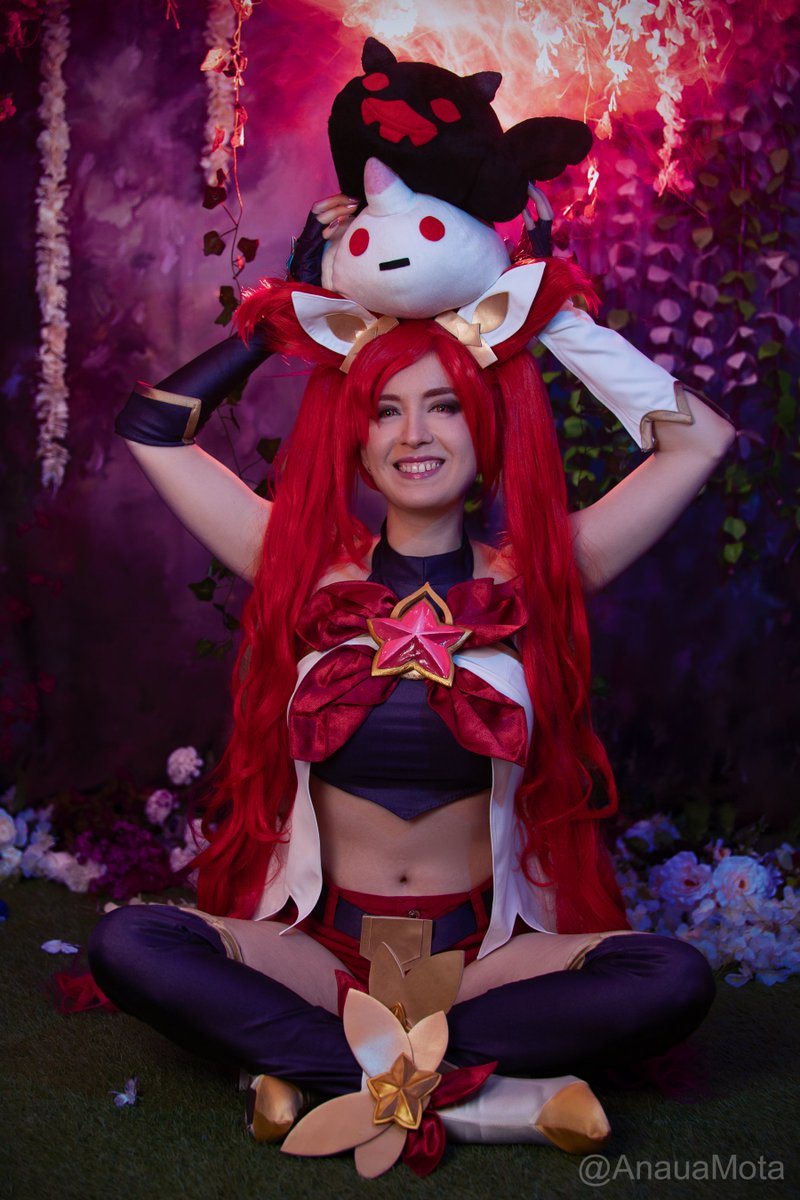 AnauaMota's tweet photo. "What do you think, Kuro? Is Star Guardian a good look for me?"
"..."
"Next time, just lie."

📷Photo by @santoscosphoto
#Jinx #LeagueOfLegends #LoL #Cosplay https://t.co/UDyzcnW8AG