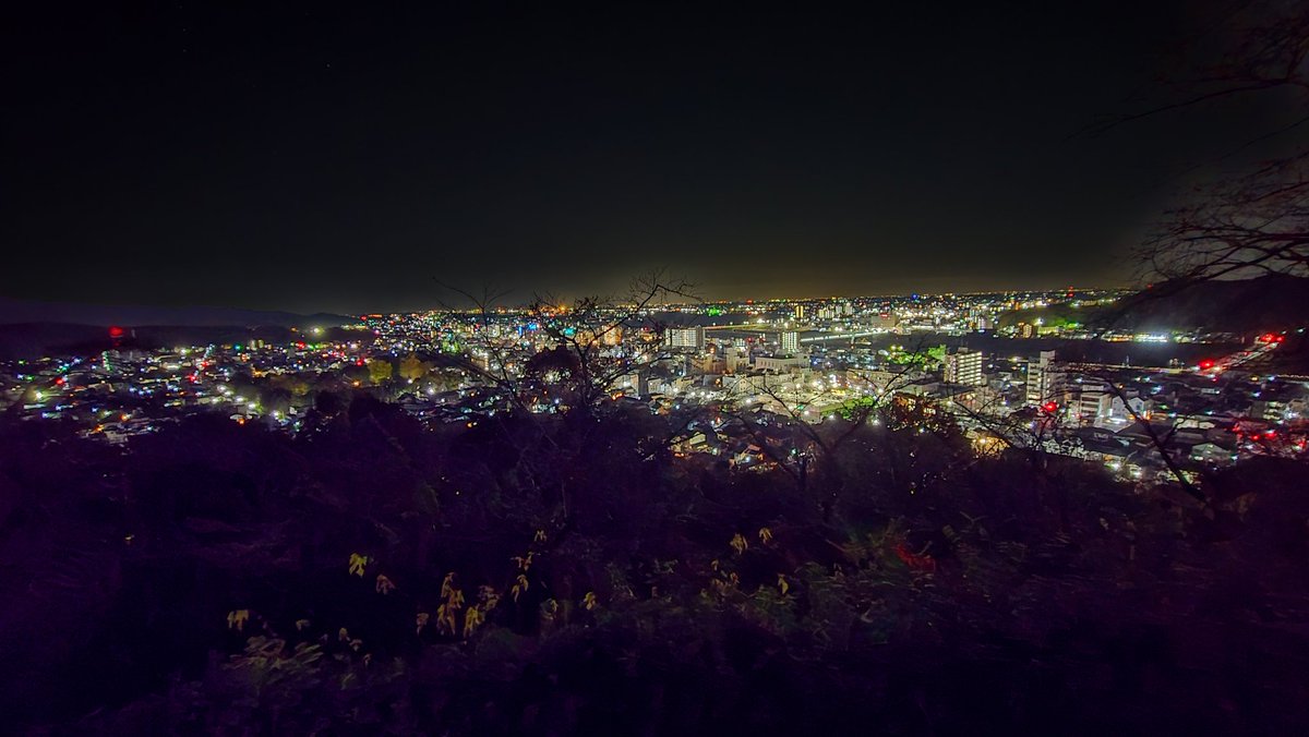 0840Hiru's tweet photo. 平日のど真ん中だというのにうどんからの夜景めぐり https://t.co/IIAfMAVDmH