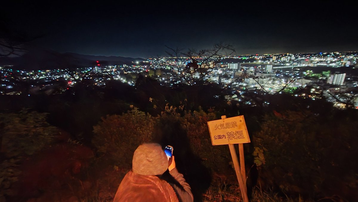 0840Hiru's tweet photo. 平日のど真ん中だというのにうどんからの夜景めぐり https://t.co/IIAfMAVDmH
