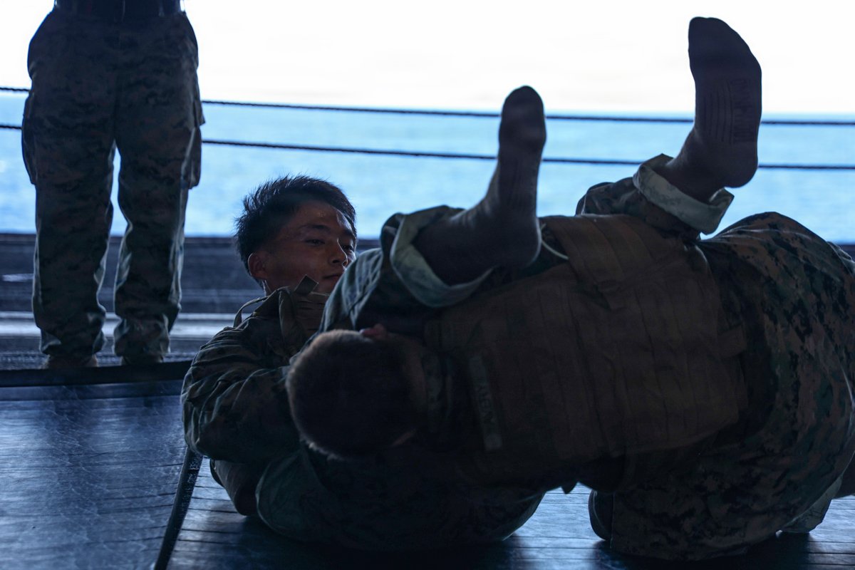 USMC's tweet image. #Marines with @22nd_MEU perform fighting techniques during a martial arts instructor’s course aboard Wasp-class amphibious assault ship USS Iwo Jima (LHD 7) while underway in the Caribbean Sea. 

U.S. military forces are deployed to the Caribbean in support of the U.S. Southern…