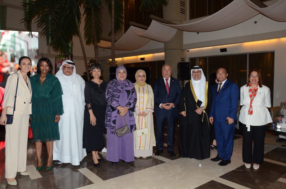 BahrainEmbKW's tweet image. حضر سعادة السفير صلاح علي المالكي، سفير مملكة البحرين لدى دولة الكويت حفل الاستقبال الذي أقامه سعاد السفير كريستيان دومز، سفير مملكة بلجيكا في الكويت بمناسبة الاحتفال بيوم ملك بلجيكا، وذلك بحضور عدد من المسؤولين واعضاء السلك الدبلوماسي المعتمدين لدى دولة الكويت.