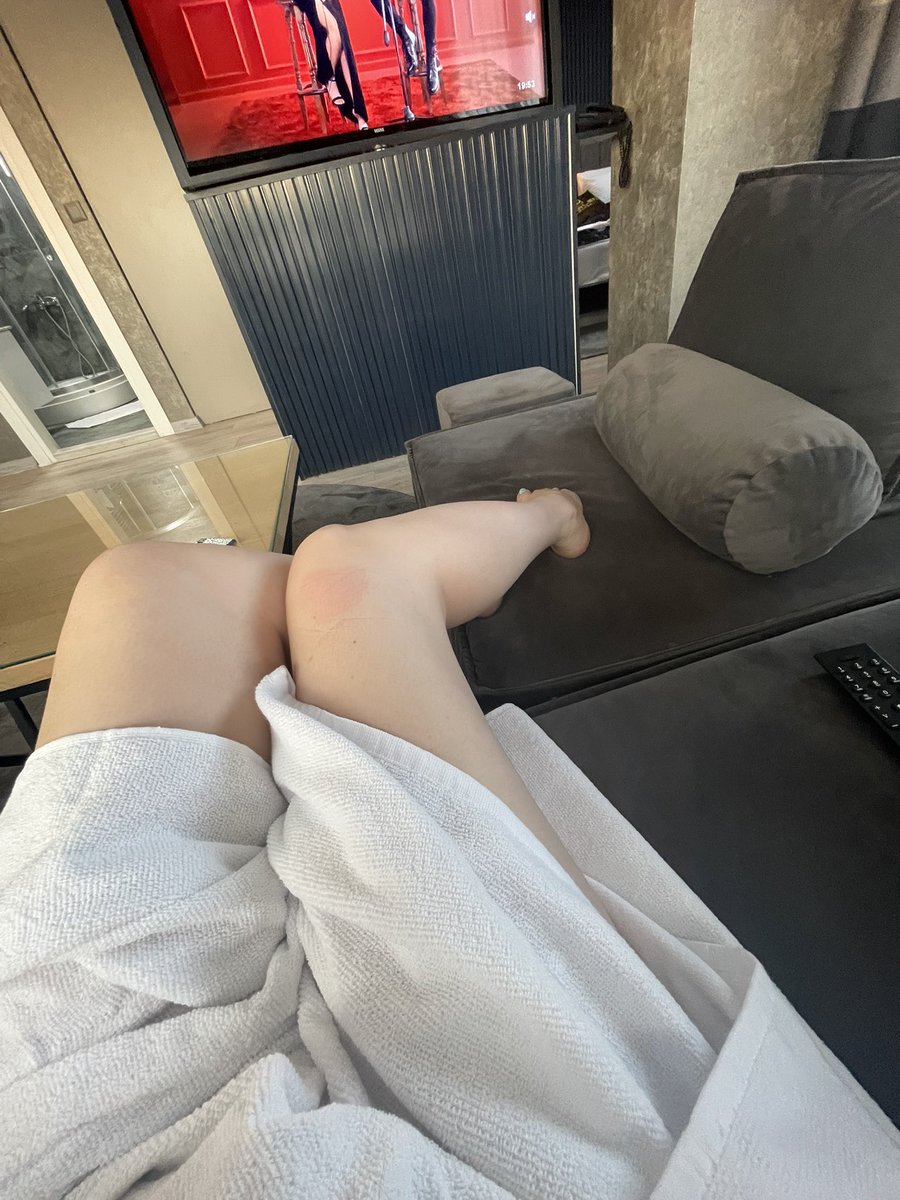 hande_hanedano's tweet photo. Sen ve ben diyorum şey🤭
      izmir iyi akşamlar https://t.co/glIHyEpptA