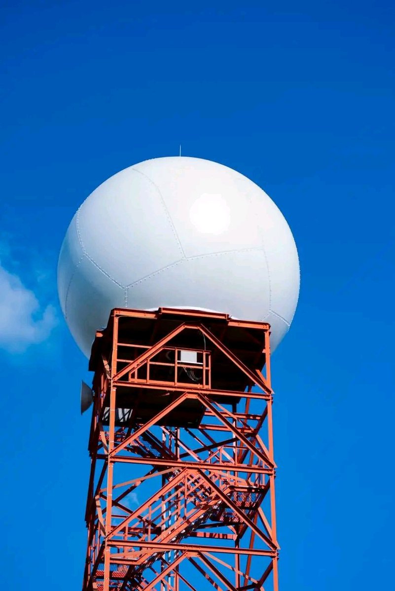 RDCVOIXDELAPAIX's tweet image. 📸Photos :

Voici le radar du Rwanda, situé à Maranyundo dans le district de Bugesera.

C’est un appareil très important utilisé pour collecter différentes informations sur le climat et la météo.

@MeteoRwanda