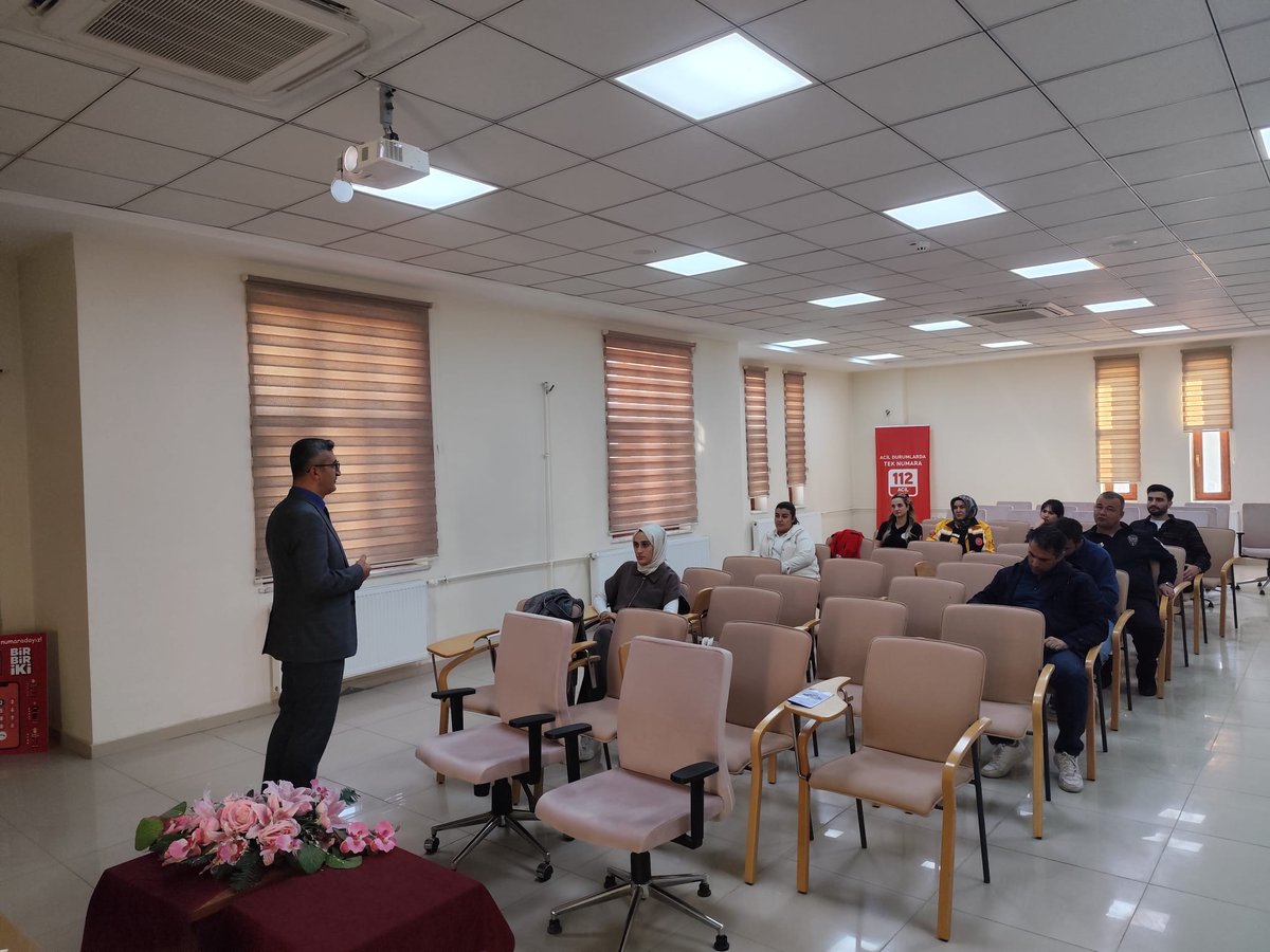 Mardin112acm's tweet image. Çağrı karşılamada hizmet kalitemizi artırmaya yönelik çağrı karşılama/yönlendirme personelimize
*Öfke kontrolü-stres yönetimi eğt.
*Çağrı alma-yönlendirme eğt.
*Çağrı karşılama-arayan yönetimi eğt.
*Etkili iletişim eğt verildi(2-3.grup)
@TC_icisleri @Mardin_Valiligi @illeridaresi