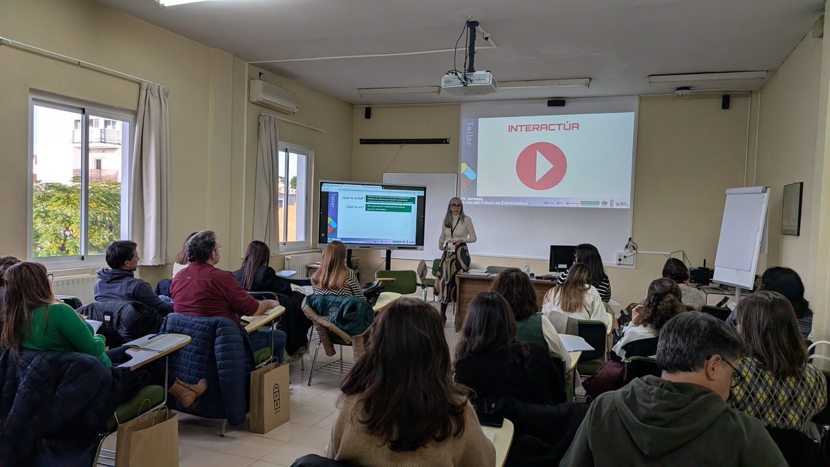 Aulas del Futuro en Extremadura tweet media