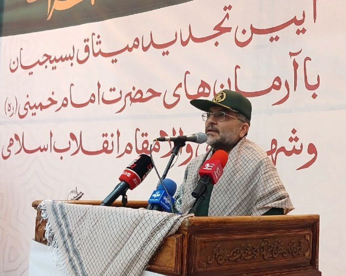 abuza313's tweet image. سردار سلیمانی:ملت ایران در ج .نگ تحمیلی ۱۲ روزه با تمسک به تفکر بسیجی توانست دشمنان داخلی و خارجی را شکست دهد. و ره صد ساله را یک شبه بپیماید.
#بسیج_مردم