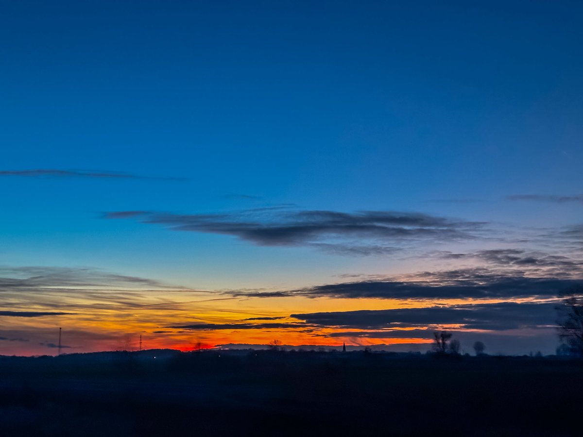 K_Dabkiewicz's tweet image. A taki dziś zachód słońca.

@MeteoprognozaPL @SOB_pl @meteo_expert @ZawadkaMarek