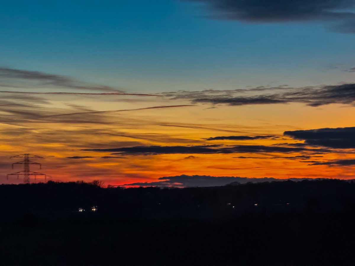 K_Dabkiewicz's tweet image. A taki dziś zachód słońca.

@MeteoprognozaPL @SOB_pl @meteo_expert @ZawadkaMarek