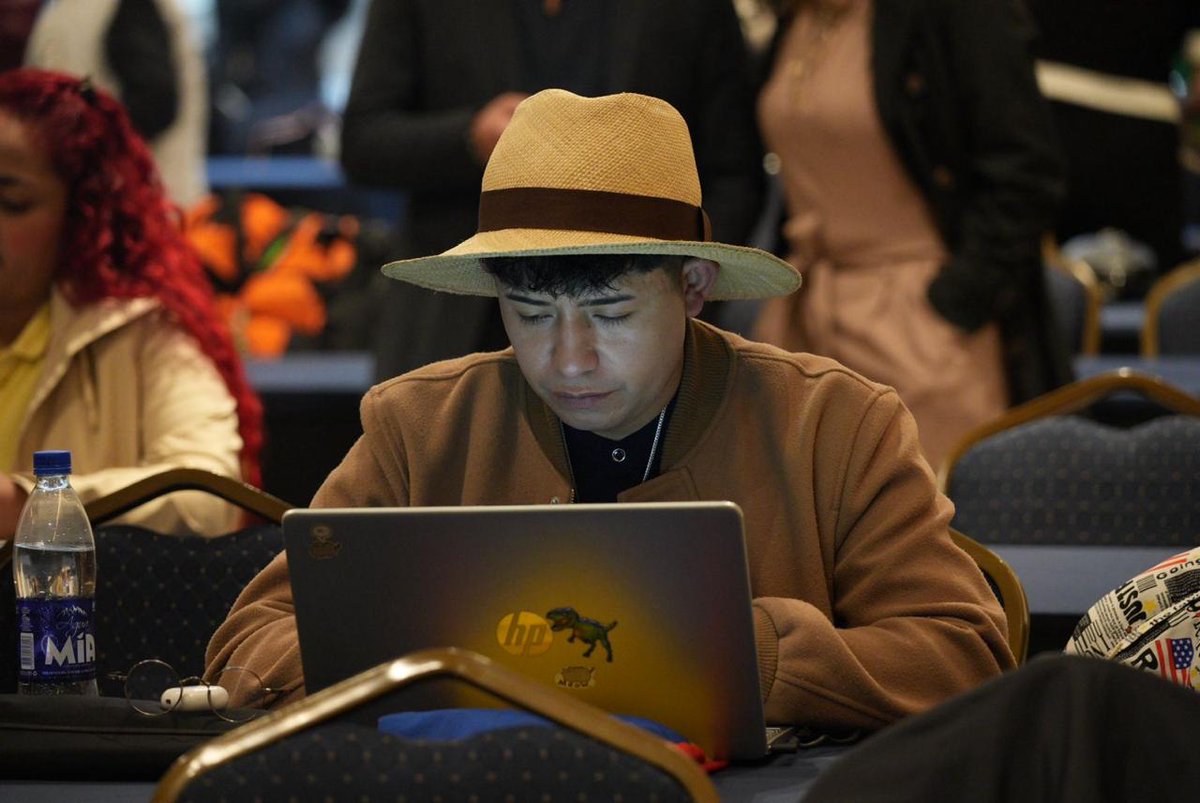 <a href="/AABenedetti/">Armando Benedetti</a> <a href="/GabrielRondonO/">Gabriel Rondón</a> <a href="/jaimeberdugo/">jaime berdugo</a> <a href="/DapreCol/">DAPRE</a> <a href="/infopresidencia/">Presidencia Colombia 🇨🇴</a> <a href="/petrogustavo/">Gustavo Petro</a> <a href="/confecomunal/">Confederación Nacional de Acción Comunal Colombia</a> Esta interlocución es clave para el presidente <a href="/gustavopetro/">Gustavo Petró</a>, el ministro <a href="/AABenedetti/">Armando Benedetti</a> y el viceministro general <a href="/JaimeBerdugoP/">Jaime Berdugo</a>, pues reconoce a la Acción Comunal como un aliado esencial en el fortalecimiento de las comunidades y del trabajo territorial.