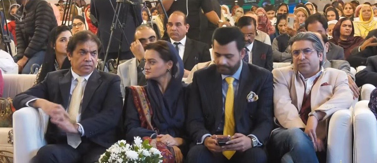 Asifspeaks2's tweet image. چارپائی نہیں دینی نہ دو لیکن سویا تو ترتیب سے کرو