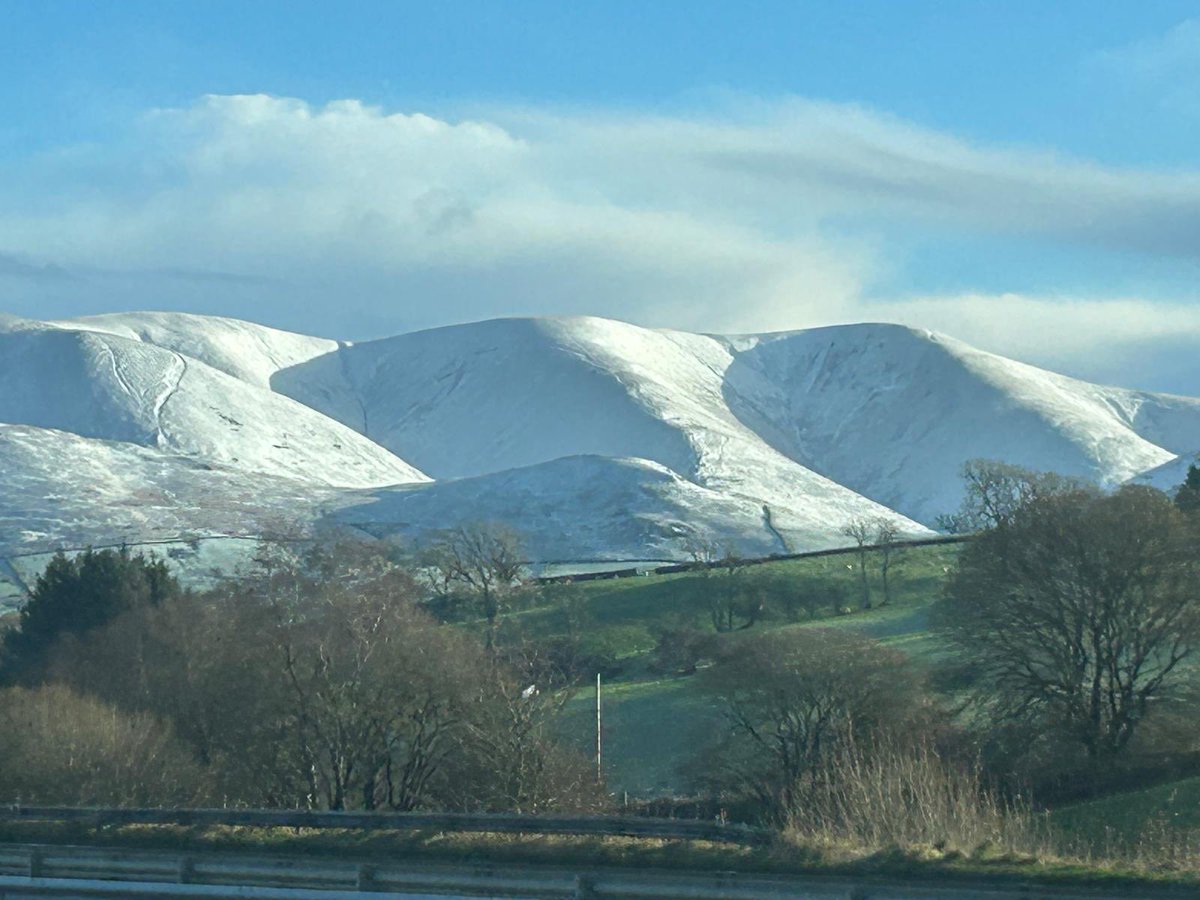 masterthatcher2's tweet image. Today went to look at a roof in #Cumbria. Cold,bright and beautiful.. #Thatching.