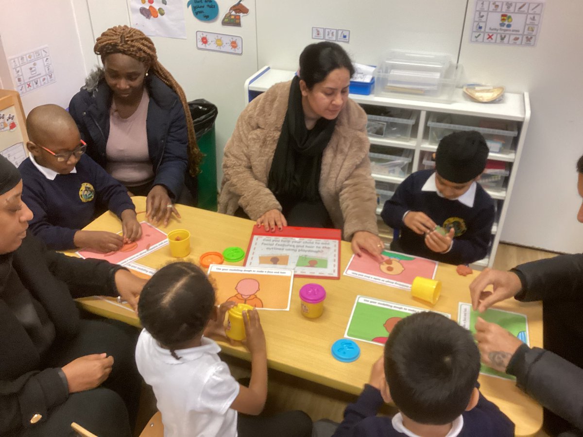 YewTreeSandwell's tweet image. What an amazing afternoon from the parents and carers of RB in our first Early Language parent workshop. The children loved exploring all the different activities and developing their language. #LearningWithoutLimits