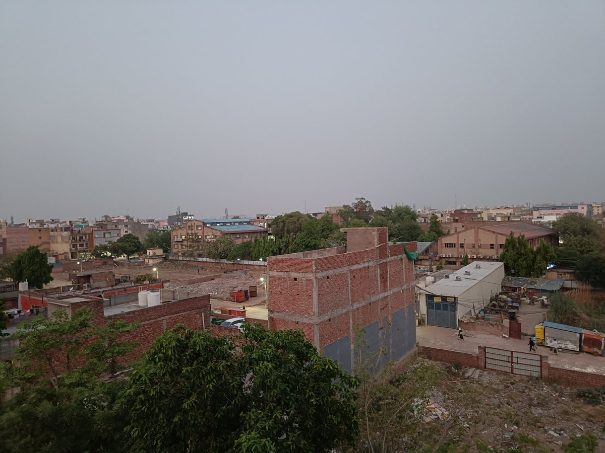 Verma5Deepa's tweet photo. @MunCorpGurugram सेक्टर 10a अवैध निर्माण के लिए मशहूर हो चुकी है लेकिन संबंधित विभाग की कान में जो तक नहीं रहती आखिर इसका क्या कारण है क्या यह जान पूछ कर अवैध निर्माण करवाया जा रहा है कृपया अपने दायित्व को निभाएं https://t.co/Ex4DVznTGb