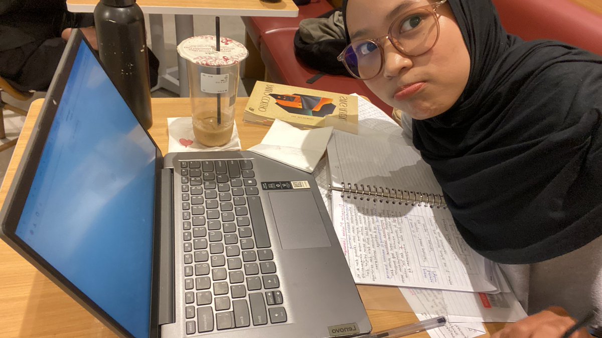 serbaserbiikuu's tweet image. lgi nyelesain tugas dari dicoding semoga sebelum uas udh selesai🫰🏻