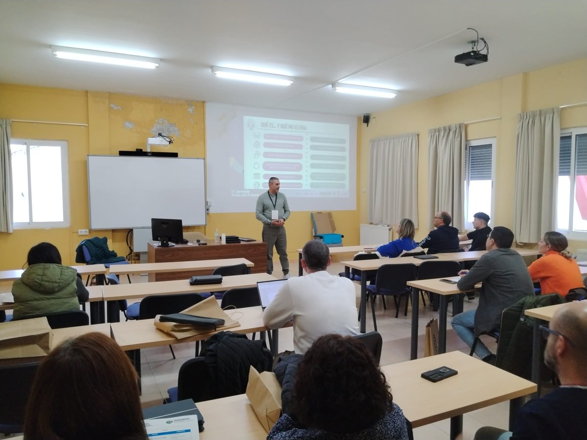 adfeinnovated's tweet photo. 🟣🟡IV Jornada #AdFE🔵🔴

Taller 4 "Atención a la Diversidad", nos lo cuenta Antonio Márquez (Maestro de Pedagogía Inclusiva y Director de AulaDesigual).

#IVJornadaAdFE https://t.co/QQ7VqjCwOM
