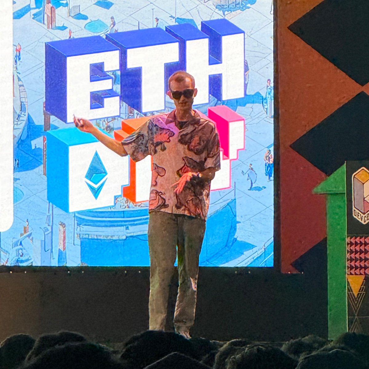 criptoposta's tweet photo. Las grandes mentes siempre tienen el #Swag incorporado😎 y @VitalikButerin se lleva el puesto n1 🥇 https://t.co/N1dc203ZAd