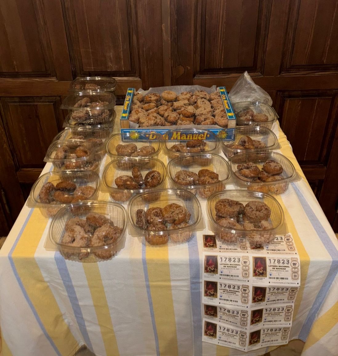 | DULCES NAVIDEÑOS |

Desde el fin de semana pasado nuestro Grupo Parroquial al término de las misas, se encuentra vendiendo dulces para todos los vecinos del barrio.

Estaremos en la puerta de la parroquia en todas las misas del fin de semana hasta finales del mes de Diciembre.