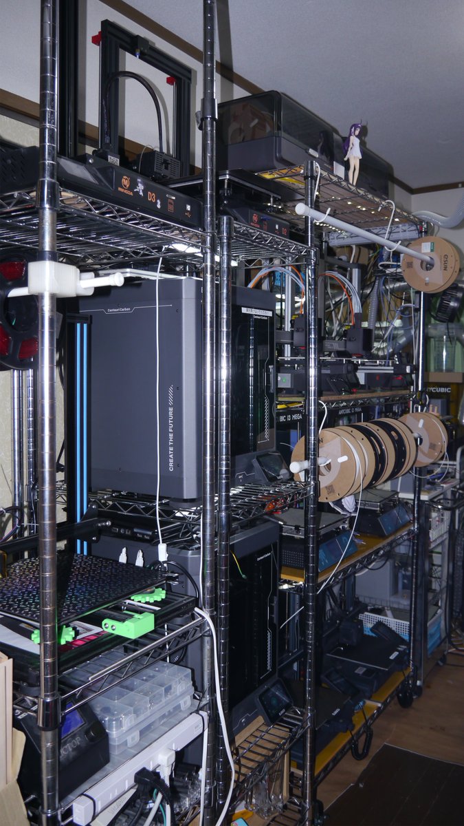 mugenrenpou's tweet image. 部屋って、これが普通だよね（自信

一枚目は少し前の状態で、二～四枚目は4年位前のお部屋なのです。

一枚目は『#SK本舗棚コンテスト』のために、一時的に綺麗にした状態なのね・・・。

#3Dprinter #3Dprinting #Anycubic #Elegoo #Creality #kingroon #twotree #MINGDA #HICTOP #PHROZEN