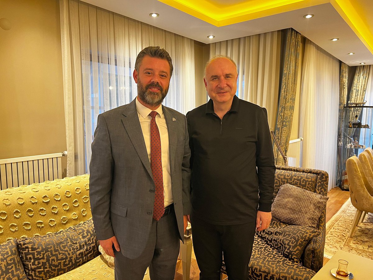 İstanbul Su ve Kanalizasyon İdaresi (İSKİ) Genel Müdürü Doç. Dr. Sn. Şafak Başa’yı ziyaret ederek Çorlulu hemşehrilerimizin selamlarını ilettim.

Kentimize uzun yıllar TESKİ Genel Müdürü olarak değerli hizmetler sunan Sn. Şafak Başa’ya misafirperverliği için teşekkür ediyorum.