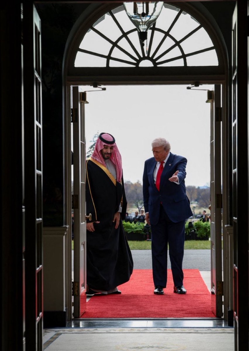 iir362's tweet photo. ملهمُ الشعب وصانعُ المجد،
أينما يكون تتجه بوصلةُ العالم نحوه.

زعامةٌ ممتدةٌ أبًا عن جد 👑🇸🇦

اللهم احفظ ولي العهد، وأكرمه من فضلك، وارفع رايته وزده عزًّا وتمكينًا 💚 🇸🇦

 #محمد_بن_سلمان_في_واشنطن https://t.co/3iQ9LMGr84