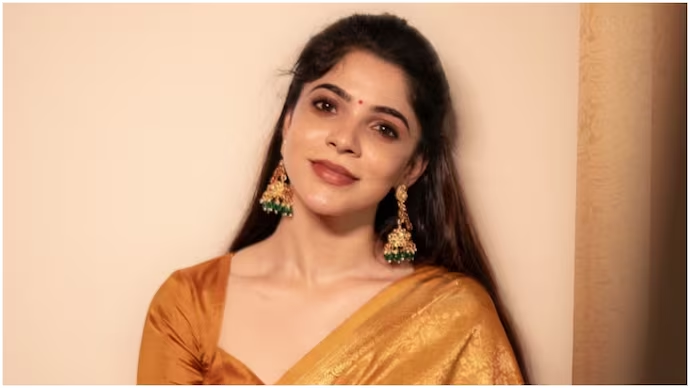 IndiaToday's tweet photo. Divyabharathi accuses Telugu director Naresh Kuppili, actor Sudheer of sexism

Actor #Divyabharathi has publicly called out director Naresh Kuppili for using misogynistic language towards her during the filming of the Telugu movie 'GOAT', also expressing disappointment at her co-star Sudigali Sudheer for not intervening.

Full details: https://t.co/wGqTS7Z0v7