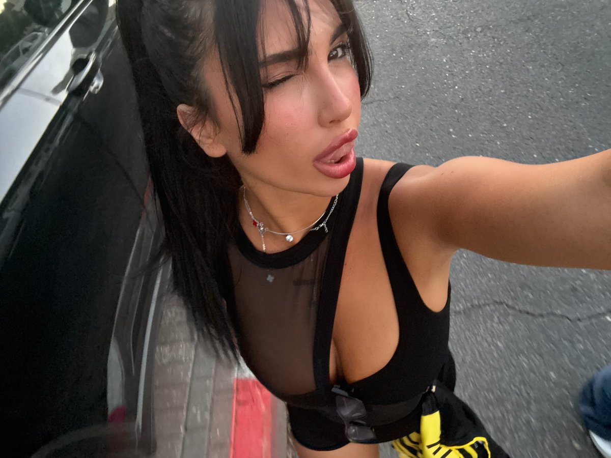 Adel 🍓 tweet media