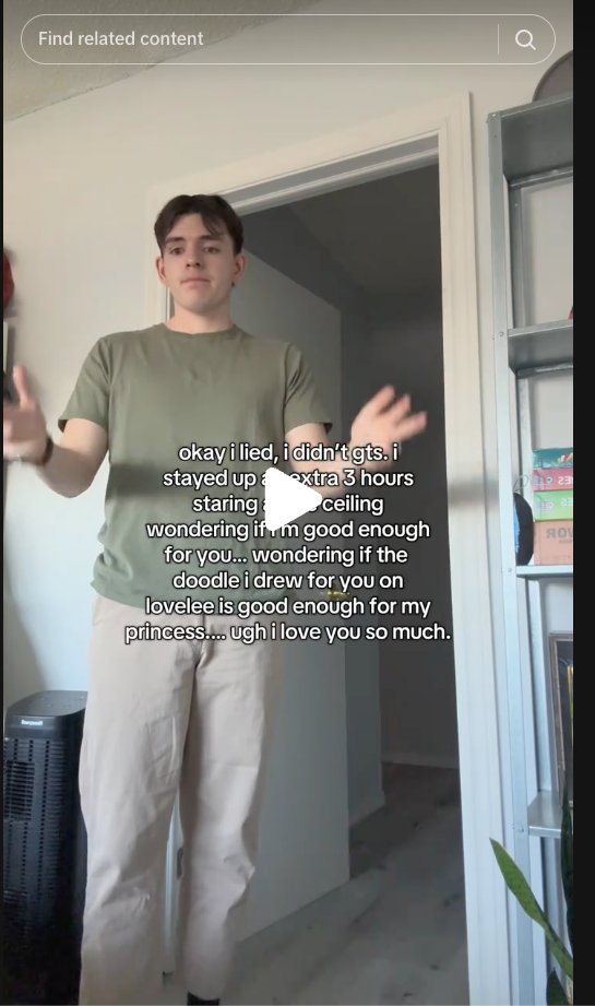 La vidéo TikTok que j'ai faite aujourd'hui (après avoir trouvé le format en faisant défiler les vidéos tout en buvant mo