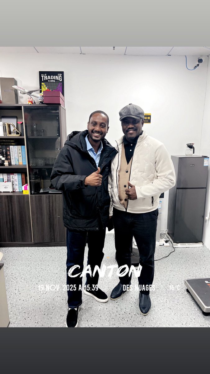 ASIEEXPRESS's tweet photo. On devient toujours la somme des personnes qui nous entourent.

🚀 Et si tu veux t’entourer de partenaires fiables pour ton business, AsieExpress est là.
Écris-moi 
#MotivationDuJour #Mindset #BusinessMindset #Entourage #Reussite #PenséeDuJour #Inspiration #Leadership #Discipline https://t.co/0UxL6wkQVg