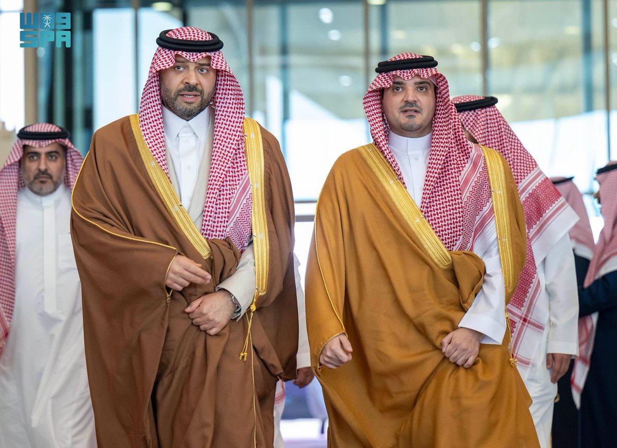 NorthborderSA's tweet photo. الأمير عبدالعزيز بن سعود يلتقي أمير منطقة الحدود الشمالية.

https://t.co/kDQ26ouqUJ
#واس https://t.co/omlECkprrh