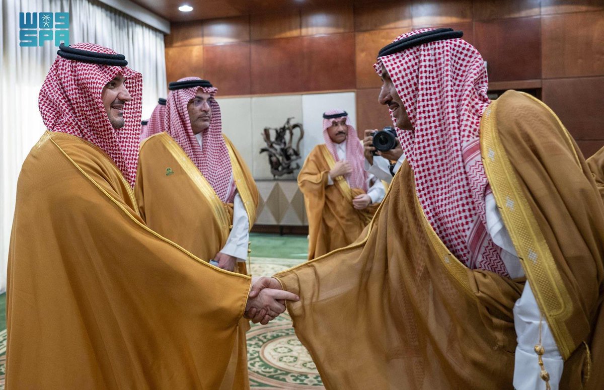 NorthborderSA's tweet photo. الأمير عبدالعزيز بن سعود يلتقي أمير منطقة الحدود الشمالية.

https://t.co/kDQ26ouqUJ
#واس https://t.co/omlECkprrh