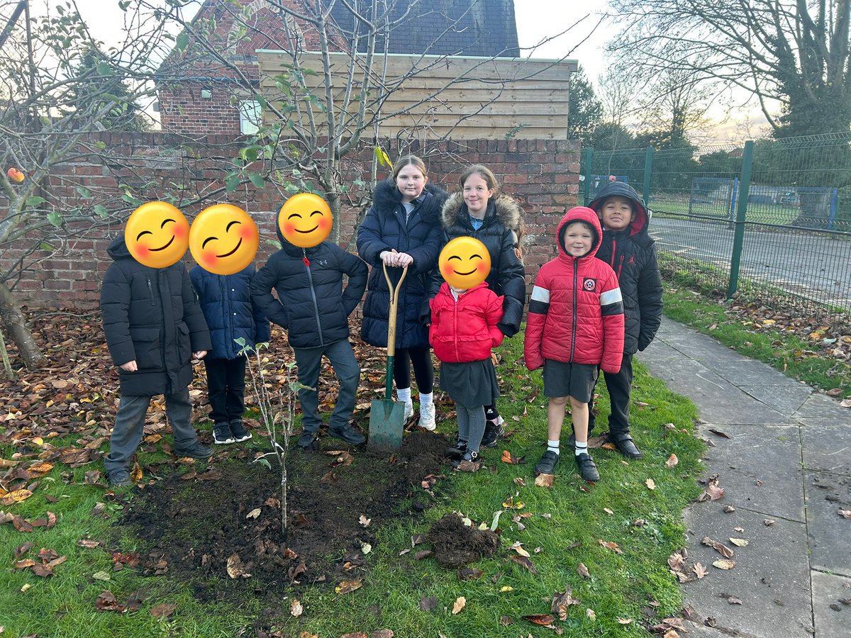 Today we planted our beautiful apple 🍎 tree given to us by <a href="/SmawthorneHMA/">Smawthorne Henry Moore Academy</a> to celebrate us joining <a href="/accomplish_mat/">Accomplish MAT</a> . It felt like such a special moment in time.