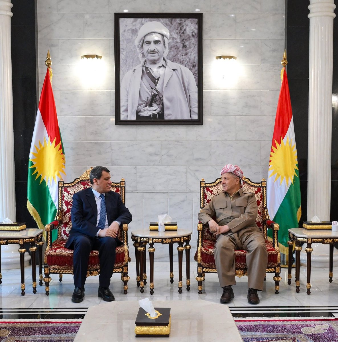 من دخل دار أبي مسرور، فهو آمن.... ولا شو رأيكم؟
.
#سوريا #كردستان #كوردستان #بارزاني #مظلوم_عبدي