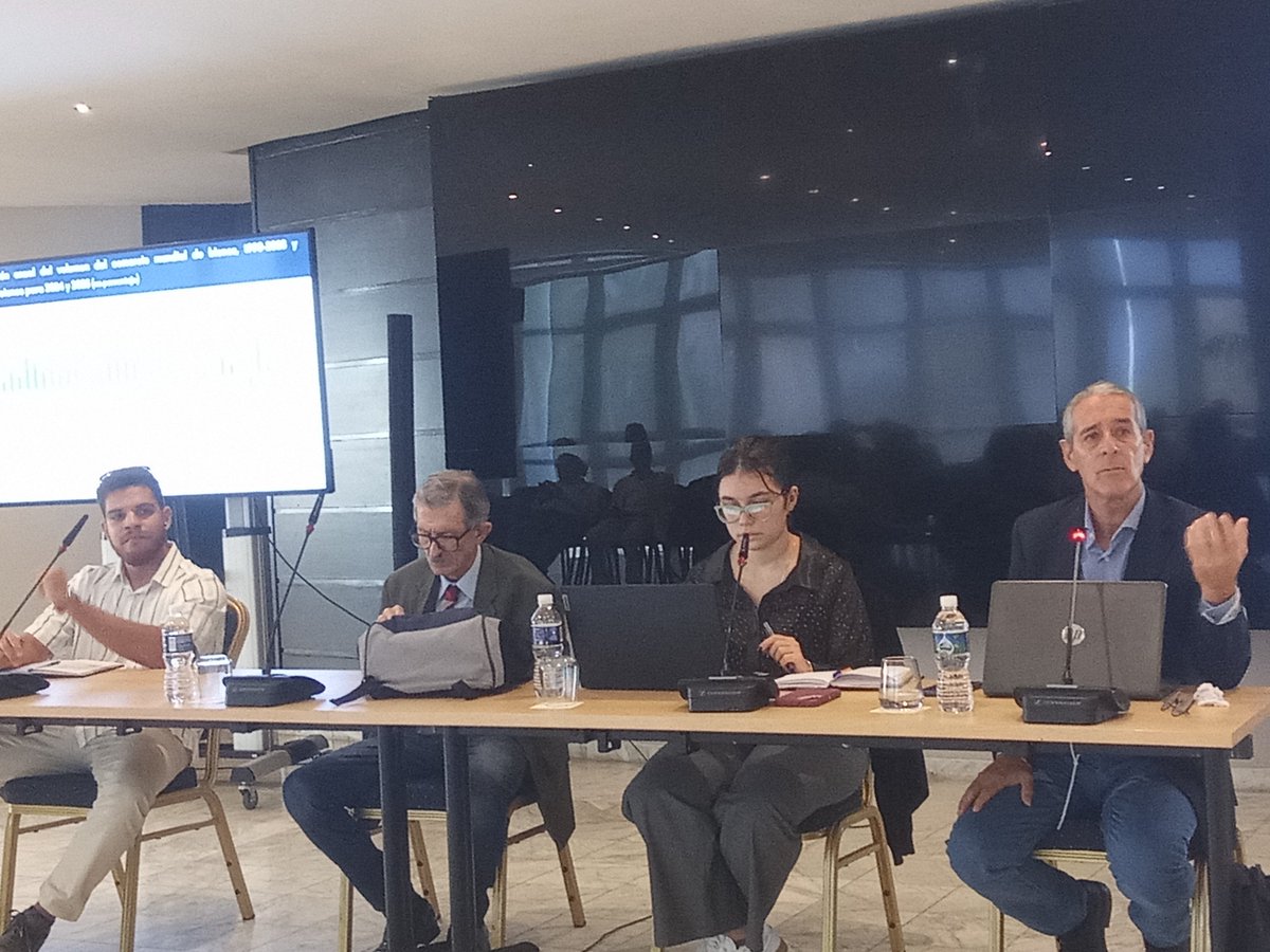 Sesiona 43 Ciclo de Conferencias sobre Economía Mundial del ciem.cu con un análisis sobre la evolución del comercio mundial por investigadores especializados en este tema