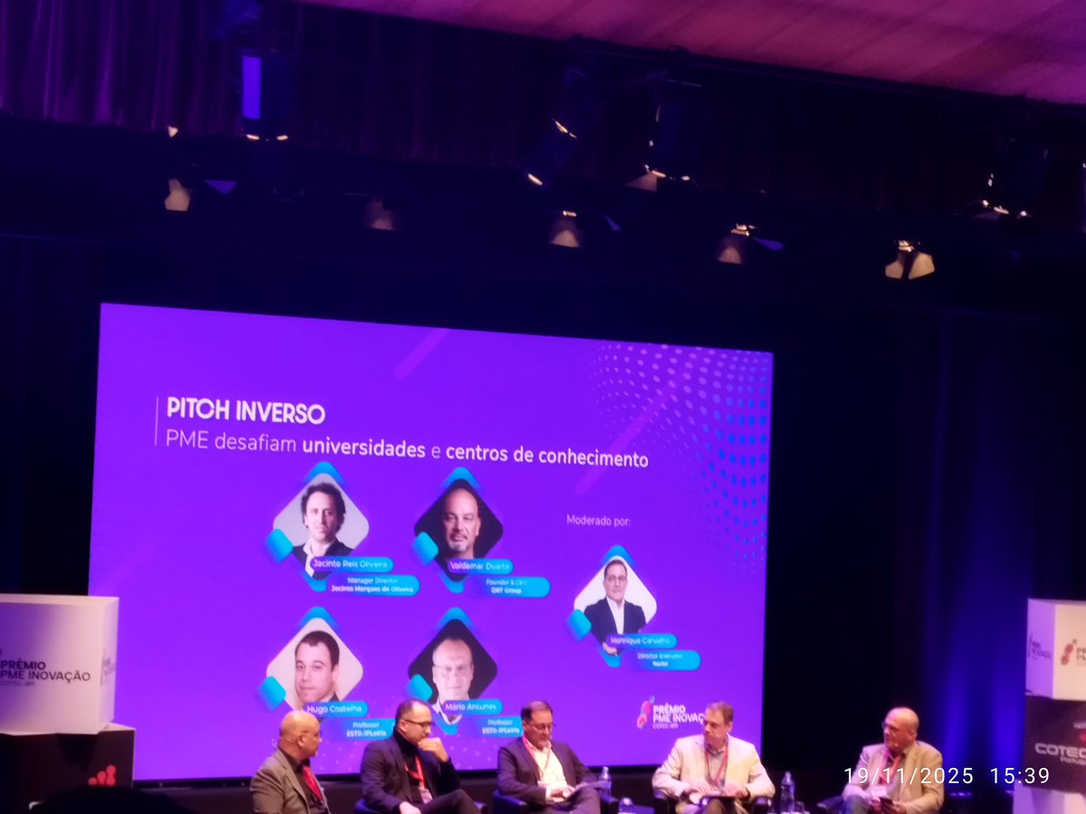 cppme1's tweet image. Leiria. O Teatro Miguel Franco recebeu esta tarde o 15º Encontro PME Inovação, com o mote Crescer com Conhecimento: a nova realidade das PME.
Entre empresários, investidores, académicos e decisores públicos, Teresa Neves, membro dos Órgãos Sociais, representou a CPPME.