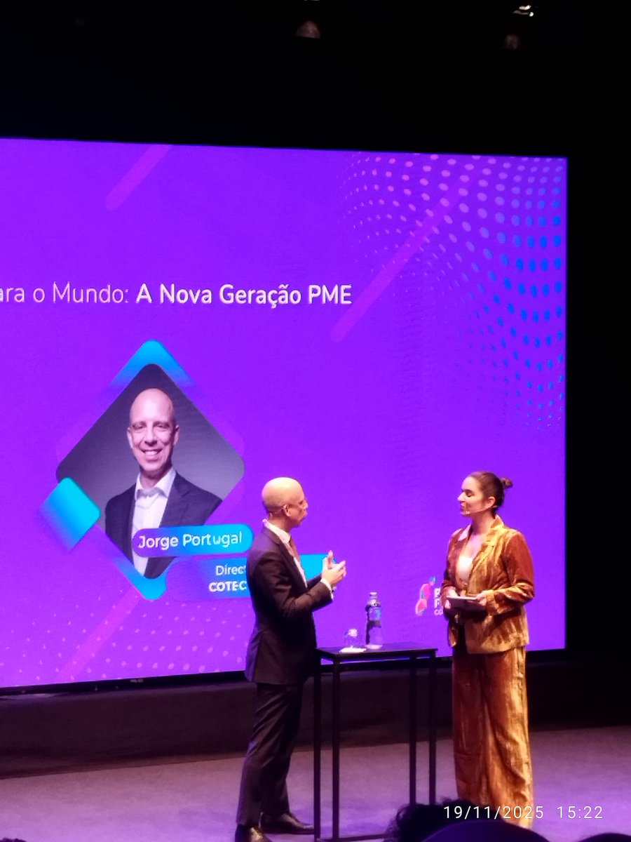 cppme1's tweet image. Leiria. O Teatro Miguel Franco recebeu esta tarde o 15º Encontro PME Inovação, com o mote Crescer com Conhecimento: a nova realidade das PME.
Entre empresários, investidores, académicos e decisores públicos, Teresa Neves, membro dos Órgãos Sociais, representou a CPPME.