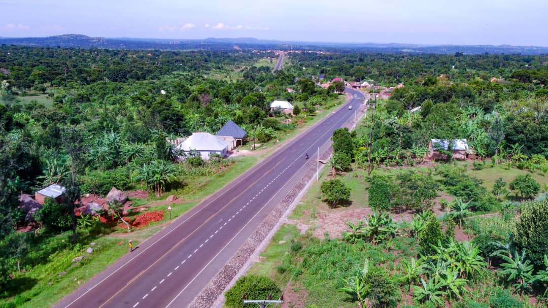HenryMugam76980's tweet image. Indeed wonders never cease!
What was once a fierce battlefield along the Busita–Mayuge–Namayingo–Lumino–Busia road has today transformed into a smooth tarmacked corridor of progress. 
#GoldenPosts