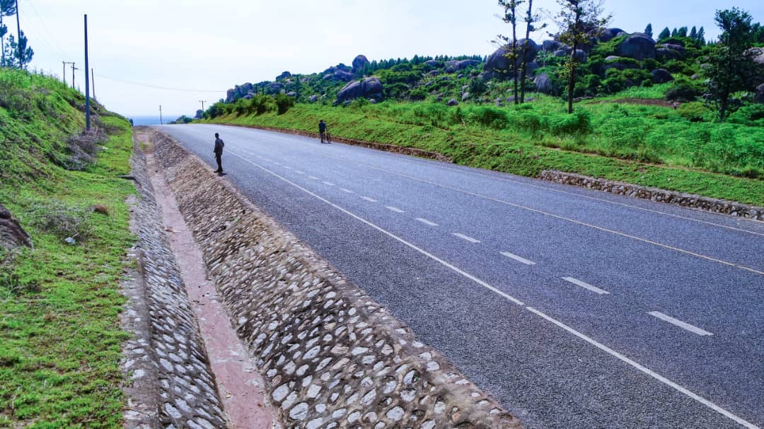 HenryMugam76980's tweet image. Indeed wonders never cease!
What was once a fierce battlefield along the Busita–Mayuge–Namayingo–Lumino–Busia road has today transformed into a smooth tarmacked corridor of progress. 
#GoldenPosts