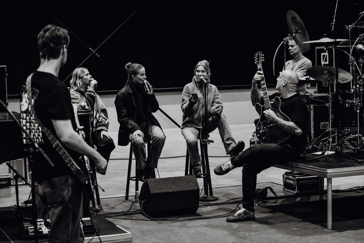 Repeteren met de vrienden…

Aanstaande vrijdag t/m zondag in <a href="/rotterdamahoy/">Rotterdam Ahoy</a>: BLØF &amp; Vrienden 2025