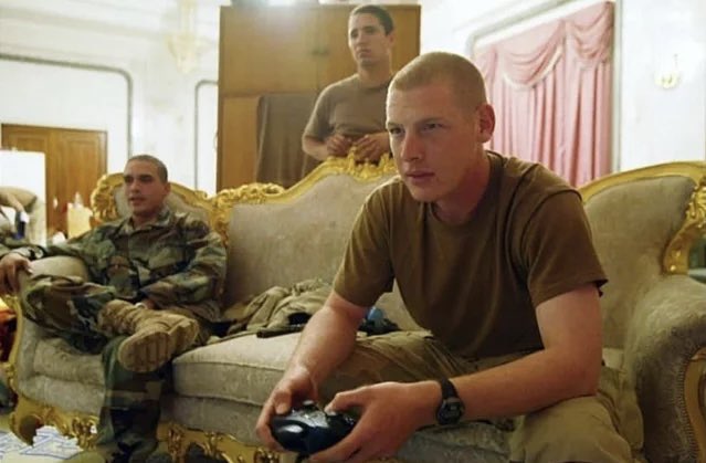 historyinmemes's tweet image. US soldiers playing Xbox in Saddam Hussein’s Palace. (2003)