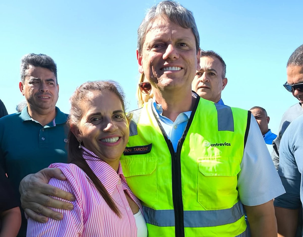 analise2025's tweet image. 🚨 URGENTE: Polícia Federal deflagra operação contra roubo na saúde em Pirajuí, cidade do interior de SP administrada pelo Bolsonarismo!

Rosa, prefeita da cidade, é do PL e aliada de Tarcísio e Bolsonaro.

MEIs recém-criadas estavam recebendo milhões da saúde!

📰 Metrópoles