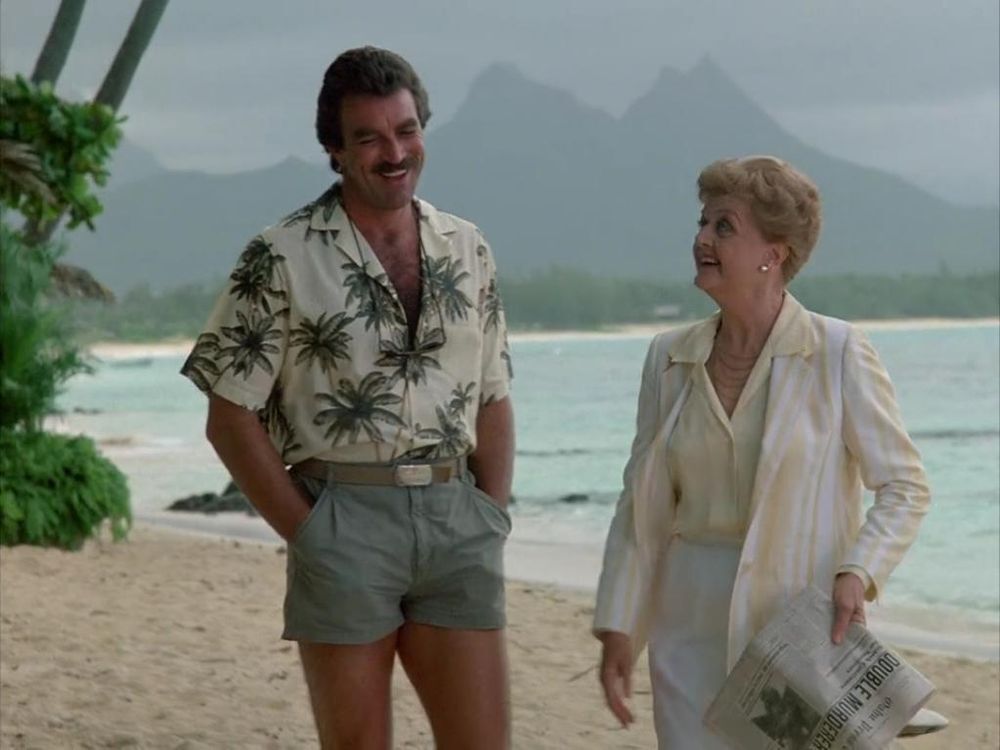 PIUpdate's tweet image. Part one of a series crossover between &quot;Magnum, P.I.&quot; and &quot;Murder, She Wrote&quot; aired on CBS in 1986, where Jessica Fletcher (Angela Lansbury) visited Magnum (Tom Selleck) in Hawaii to investigate a murder case. And true to form, wherever Jessica Fletcher … instagr.am/p/DRPmD4wieIZ/