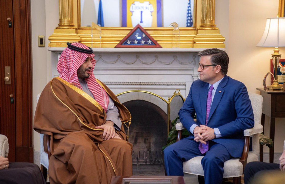 mfu46's tweet image. رئيس مجلس النواب الأمريكي مايك جونسون يجتمع مع ولي العهد السعودي الأمير محمد بن سلمان في الكونغرس.