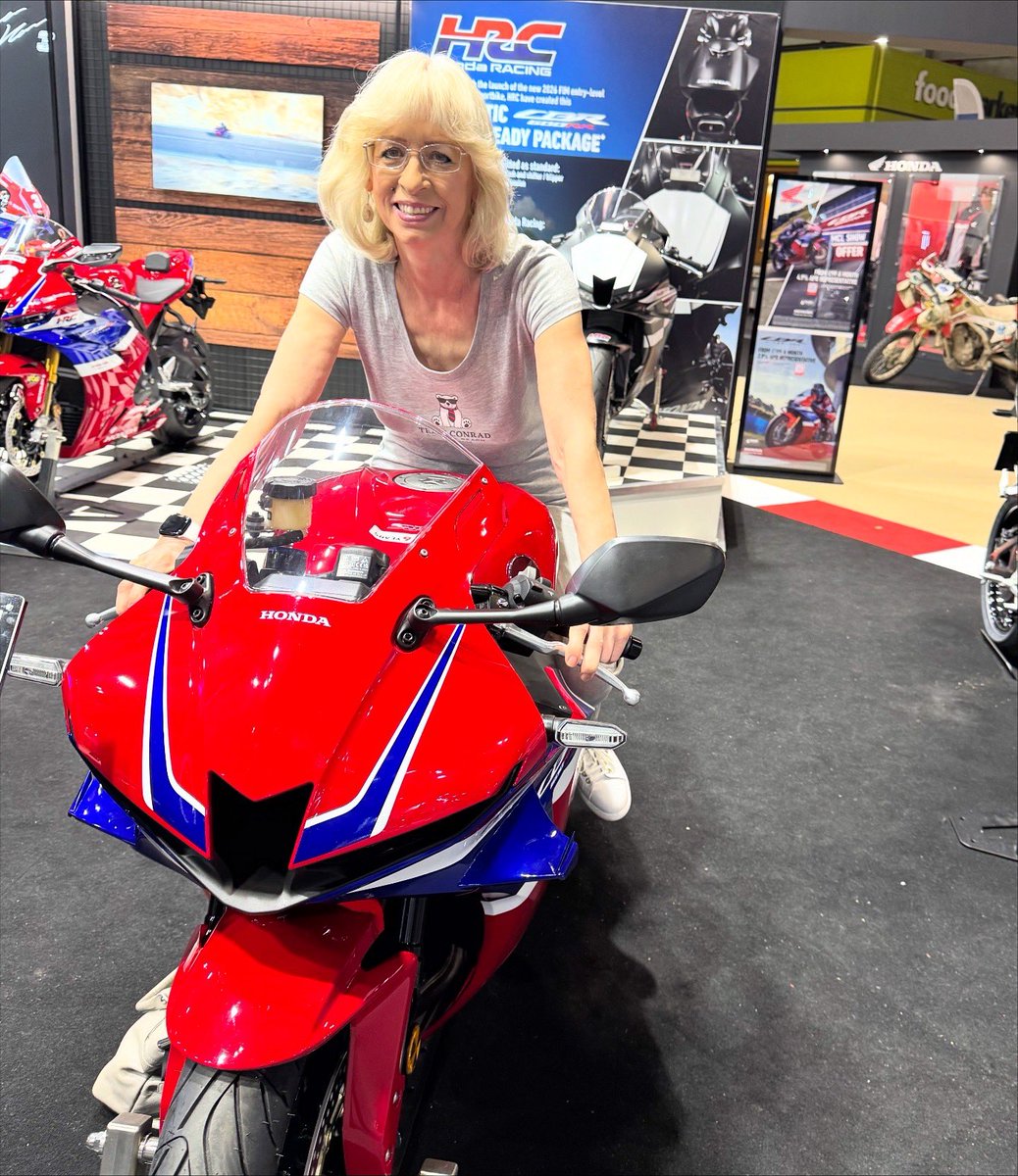 Liz05Steph3's tweet photo. Fun day at Motorcycle Live #hicky #kawasaki #motorcyclelive https://t.co/1jLaIm3CYc