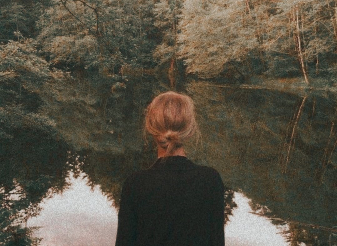 "Kaç aydır yaşamıyorum,
sadece bekliyorum, bekliyorum, bekliyorum... 

Tanrım, yardım et!"