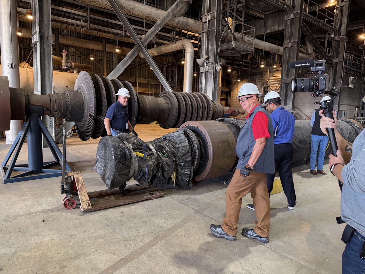 TXCompPower's tweet photo. Last week, TCPA was pleased to host @ERCOT_ISO board members &amp; @PUCTX Commissioner Jackson at several of our companies’ power plants in the Houston area. The tour included a CCGT, LM 6000 fast start peaker &amp; the largest power plant in Texas that produces over 3,700 MW. https://t.co/bghOCpIB67