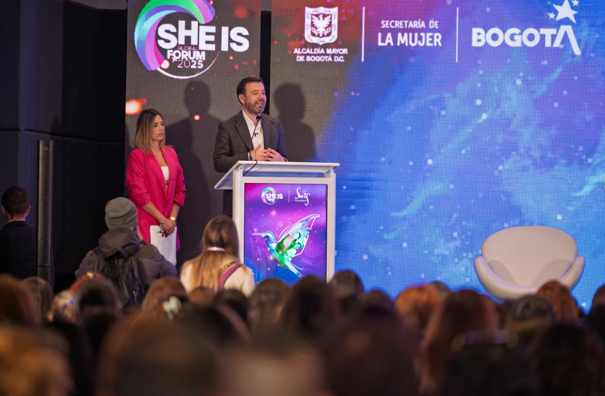 #AEstaHora el alcalde <a href="/CarlosFGalan/">Carlos F. Galán</a> asiste al She Is Global Forum, el evento más importante de Latinoamérica sobre equidad de género y empoderamiento femenino. Aquí se reúnen gobiernos, empresas, academia y sociedad civil para impulsar acciones reales por la igualdad. 1/2 🧵