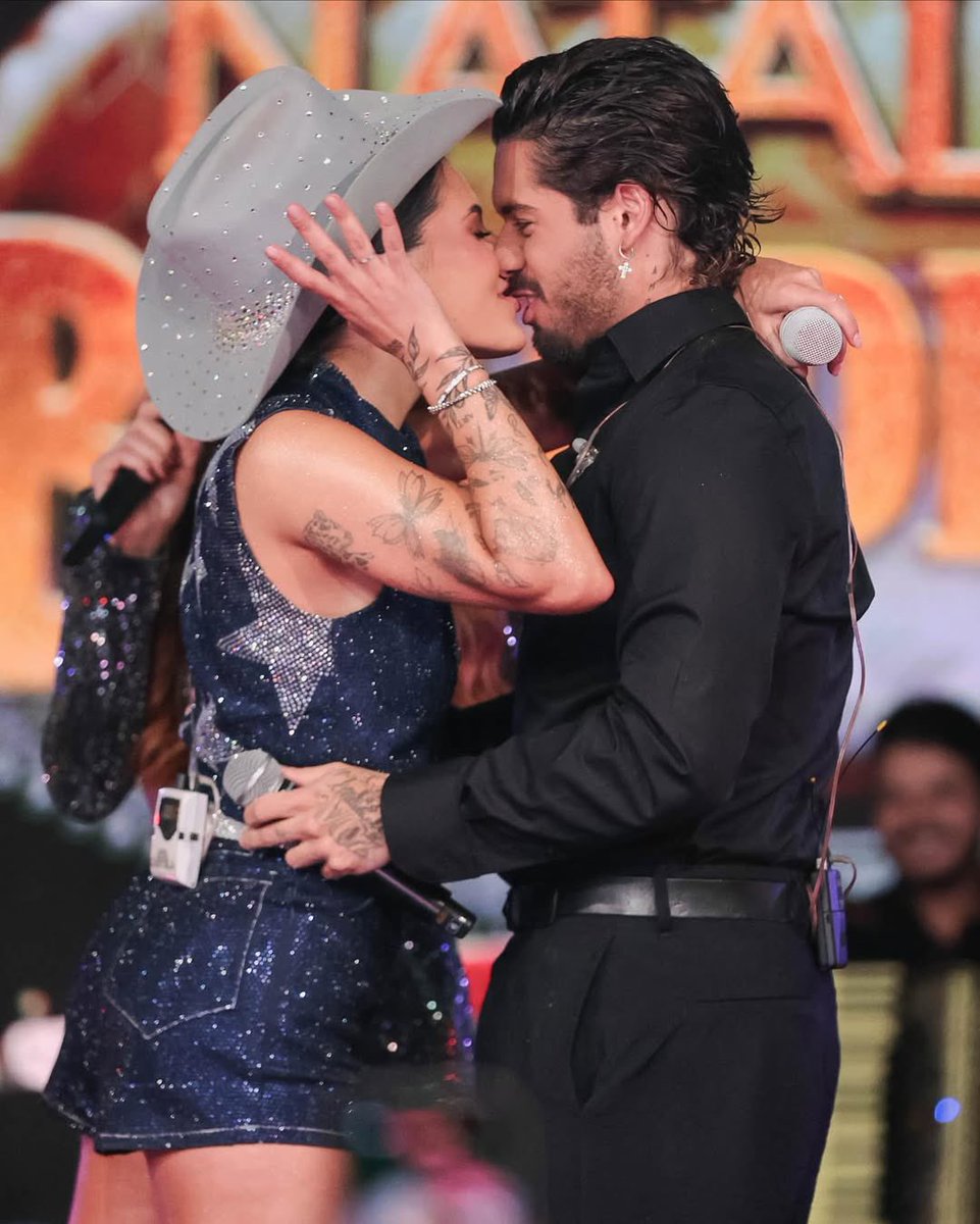 sertanejonanet's tweet image. Ana Castela gravou seu especial de Natal no SBT e teve uma participação mais que especial: Zé Felipe. Os dois dividiram o palco e deixaram a gravação ainda mais especial. Confira os cliques! ❤️